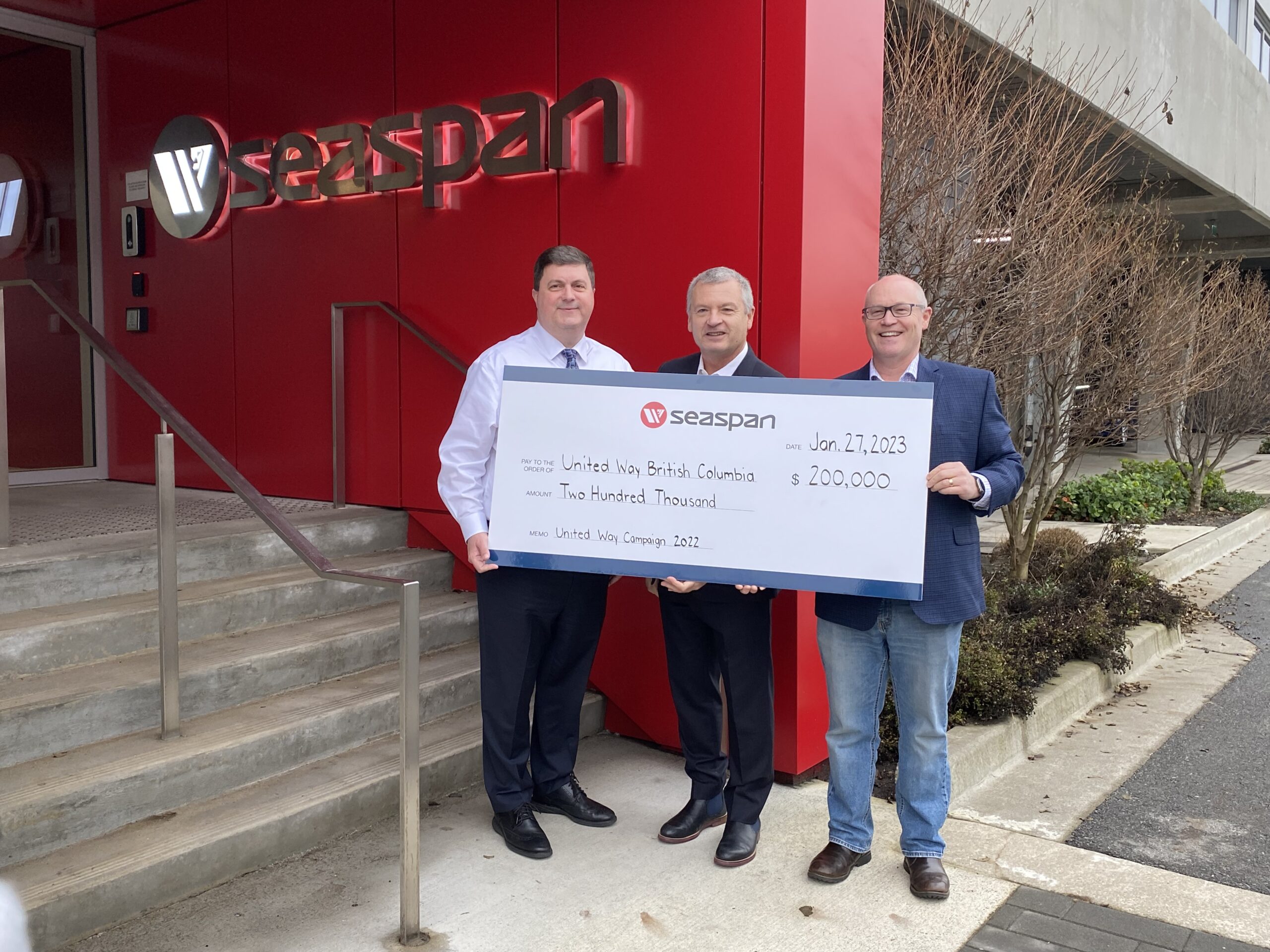3 men holding up cheque for united way totaling $200,000
