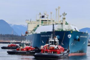 3 tugboats with LNG carrier