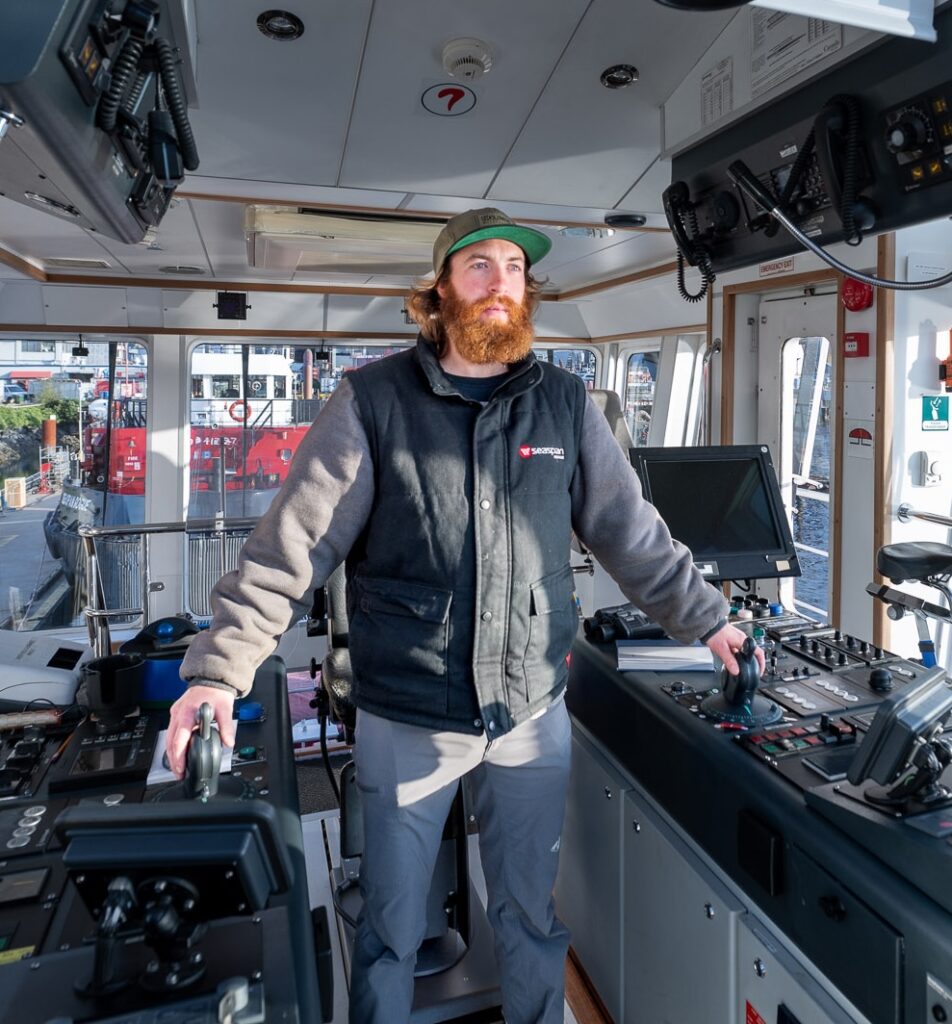 seaspan mariner piloting tugboat