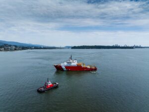 seaspan hawk with oosv in burrard inlet