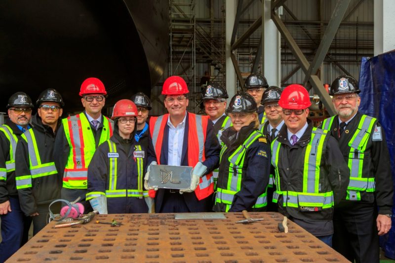 Minister LeBlanc meets with employees from Seaspan’s Vancouver Shipyards.